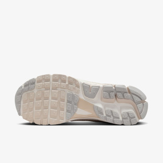 NIKE Superge Vomero 5 