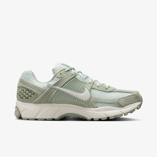 NIKE Superge Vomero 5 