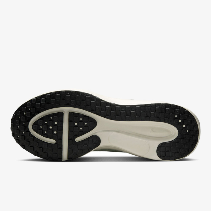 NIKE Superge NIKE REVOLUTION 8 