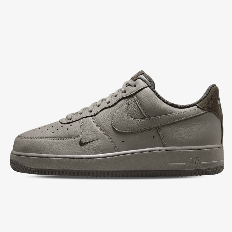 NIKE Superge AIR FORCE 1 ’07 LV8 ESS+ 