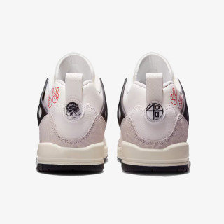 NIKE Superge Spizike Low 