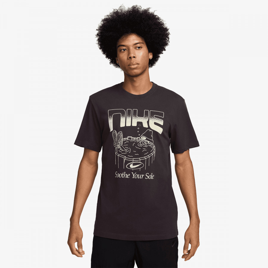 NIKE KRATKA MAJICA U NSW TEE OC FB GFX BRNDRD 