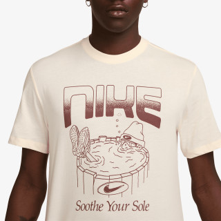 NIKE KRATKA MAJICA U NSW TEE OC FB GFX BRNDRD 