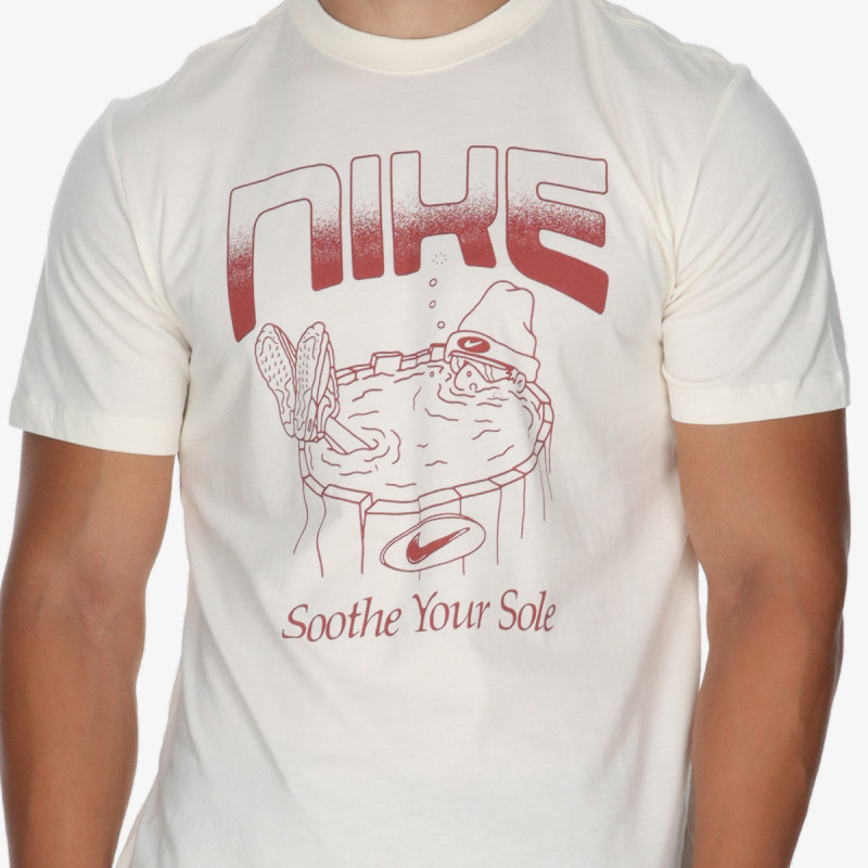 NIKE KRATKA MAJICA U NSW TEE OC FB GFX BRNDRD 
