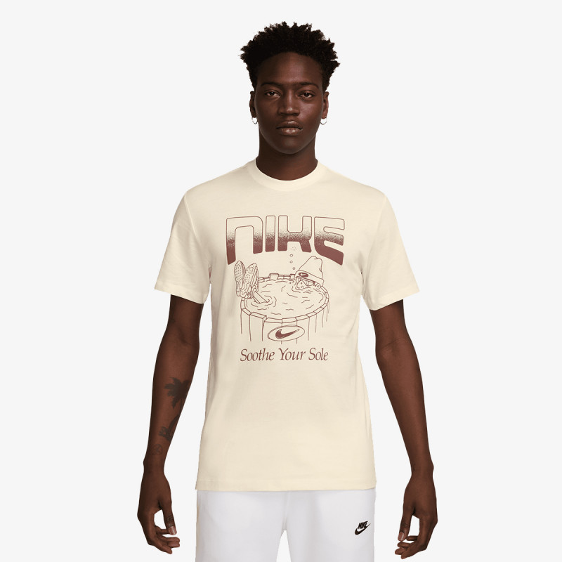 NIKE KRATKA MAJICA U NSW TEE OC FB GFX BRNDRD 
