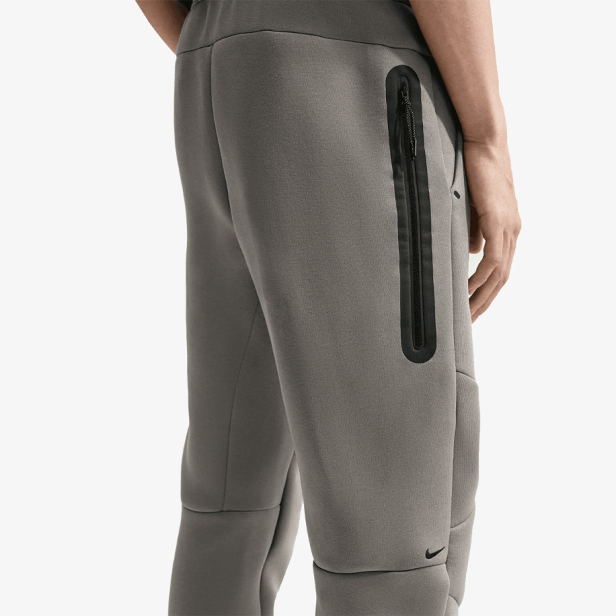 NIKE SPODNJI DELI TRENIRKE M NK TCH FLC JGGR 