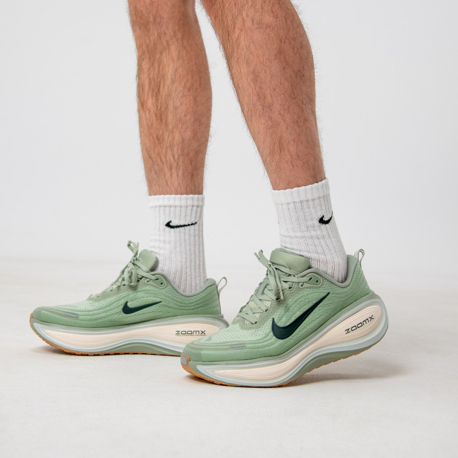 NIKE Superge NIKE VOMERO PLUS 