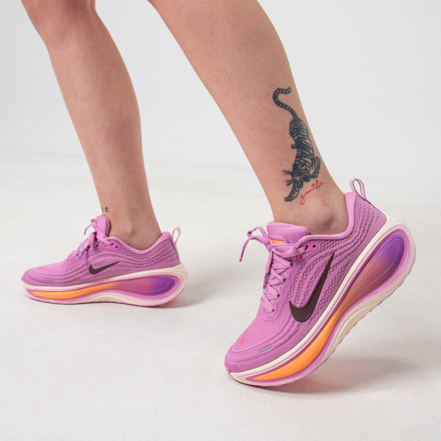 NIKE Superge W NIKE VOMERO PLUS 