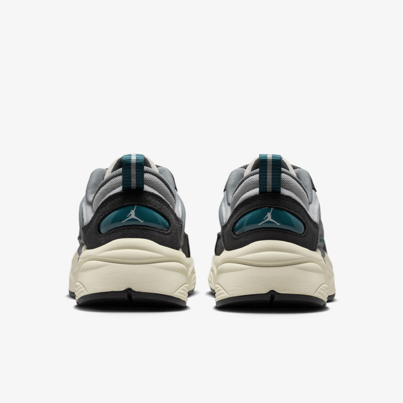 NIKE Superge JORDAN TRUNNER O/S 