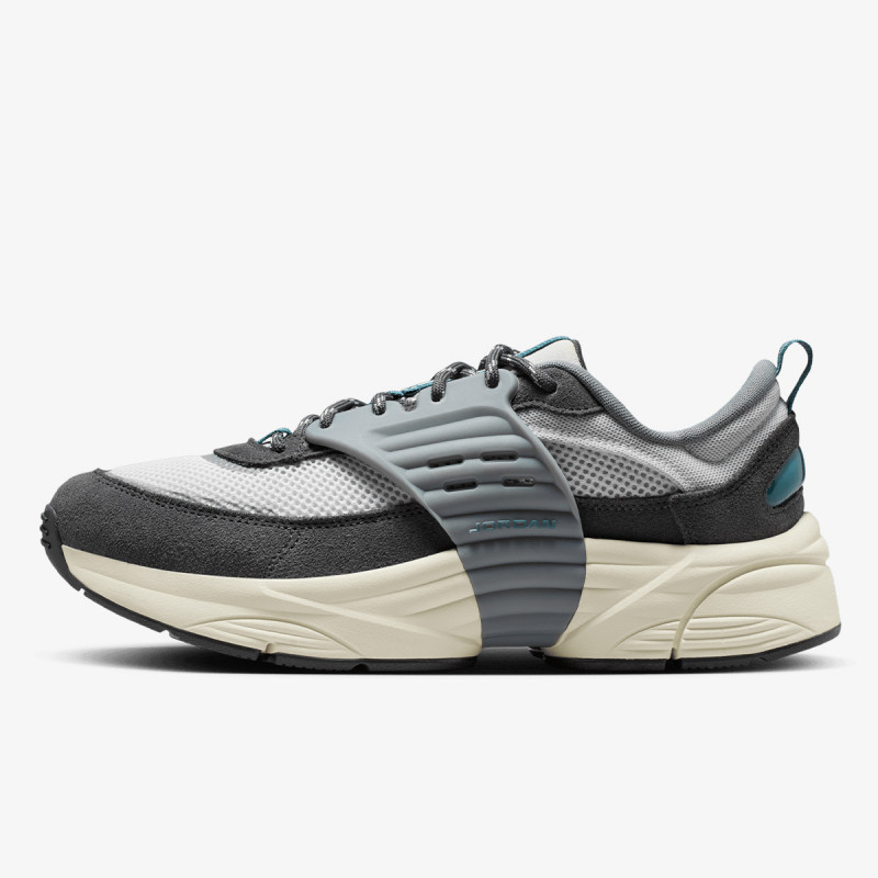 NIKE Superge JORDAN TRUNNER O/S 