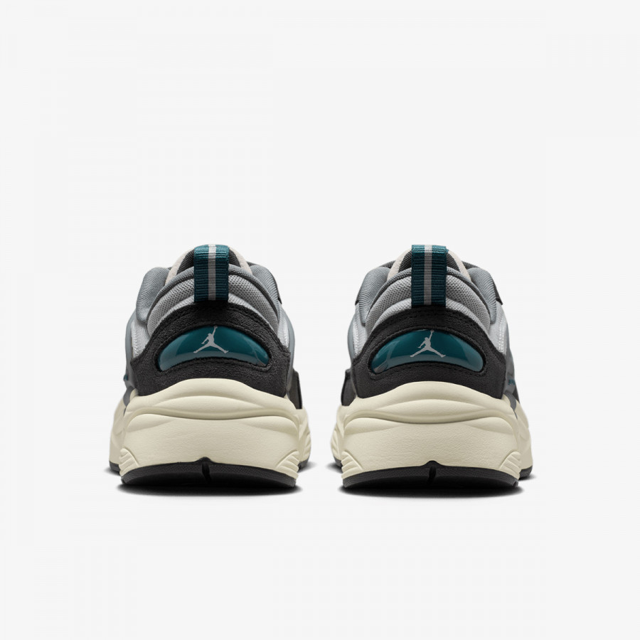 NIKE Superge JORDAN TRUNNER O/S 