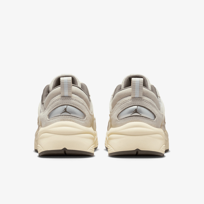 NIKE Superge JORDAN TRUNNER O/S 