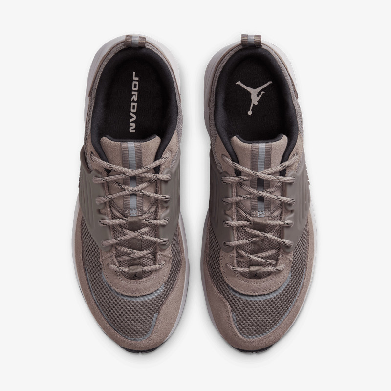 NIKE Superge JORDAN TRUNNER O/S 