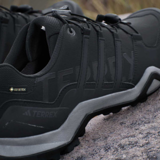 adidas Superge Terrex Swift R2 
