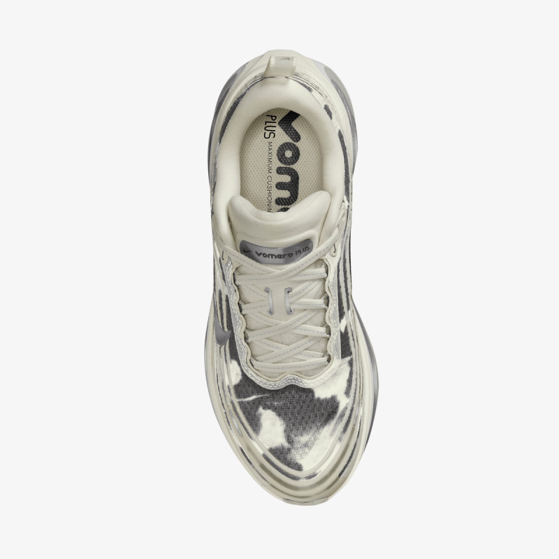 NIKE Superge Vomero Plus SE 