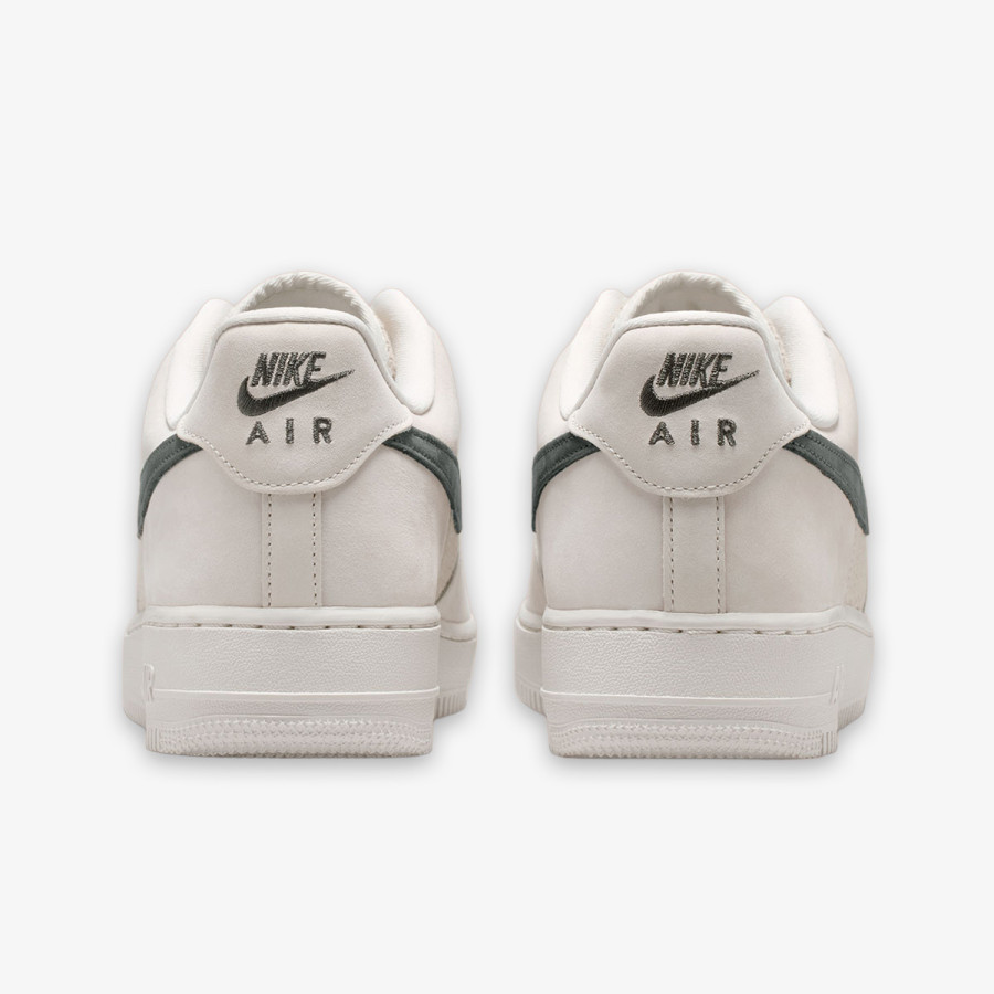 NIKE Superge AIR FORCE 1 '07 LV8 